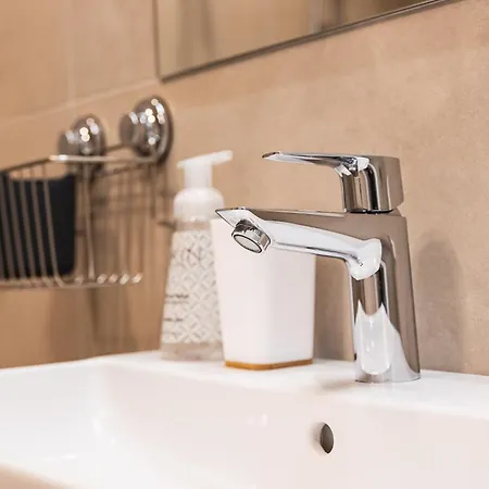 Latte Z Sauna I Silownia - Jezioro Zywieckie, Laguna Beskidow Zarzecze (Silesia)